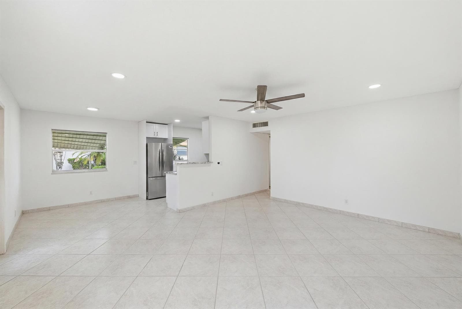 28 Seville B, Delray Beach FL 33446 photo 2