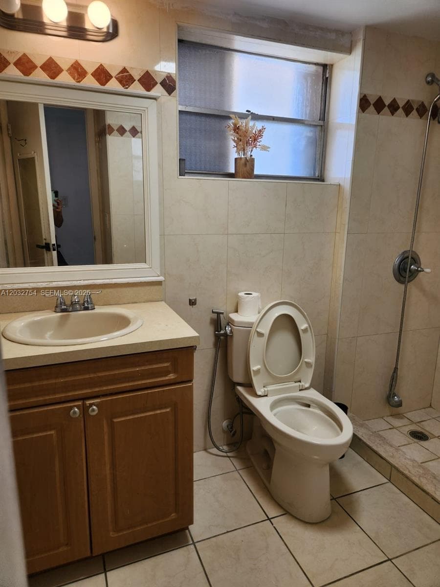 160 Royal Palm Rd # 215, Hialeah Gardens FL 33016 photo 2