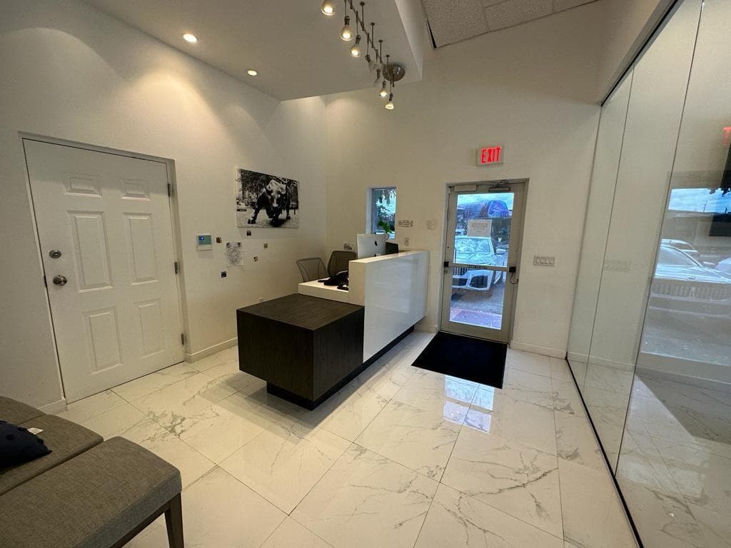 425 NW 10th Terrace, Hallandale Beach FL 33009 photo 2