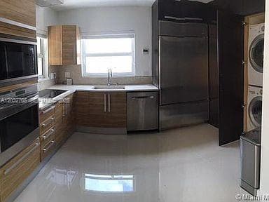 3 Farrey Ln # 3, Miami Beach FL 33139 photo 2