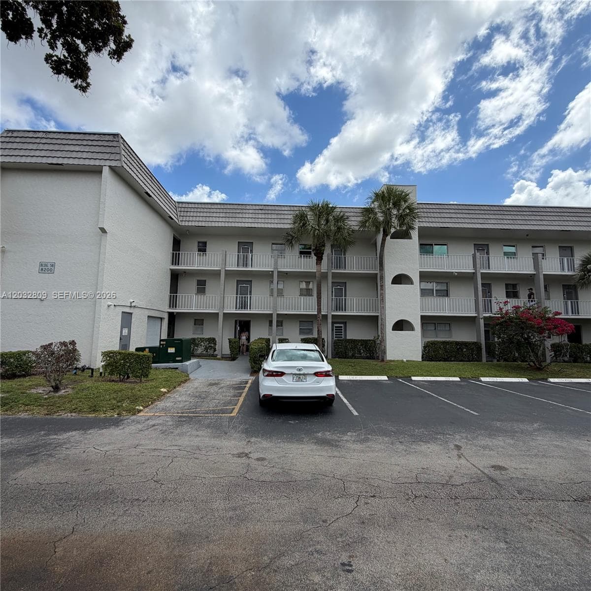 8200 Sunrise Lakes Blvd # 308, Sunrise FL 33322 photo 2