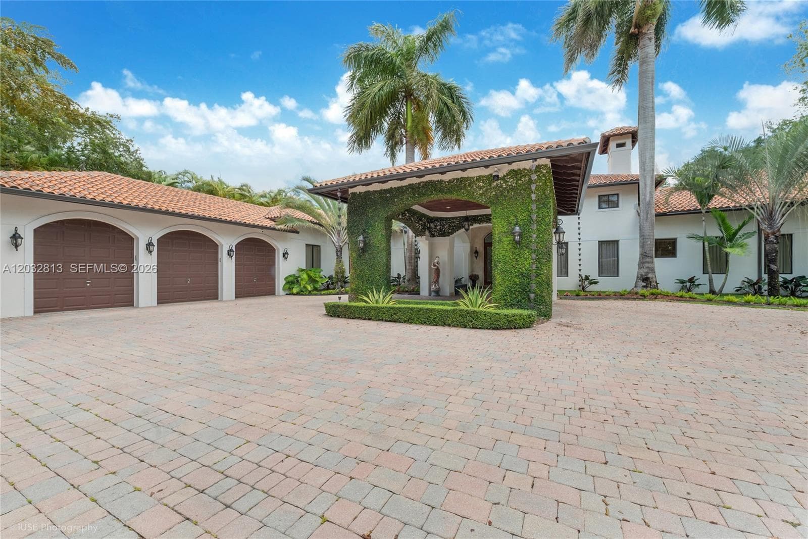 7405 SW 104th St, Pinecrest FL 33156 photo 2