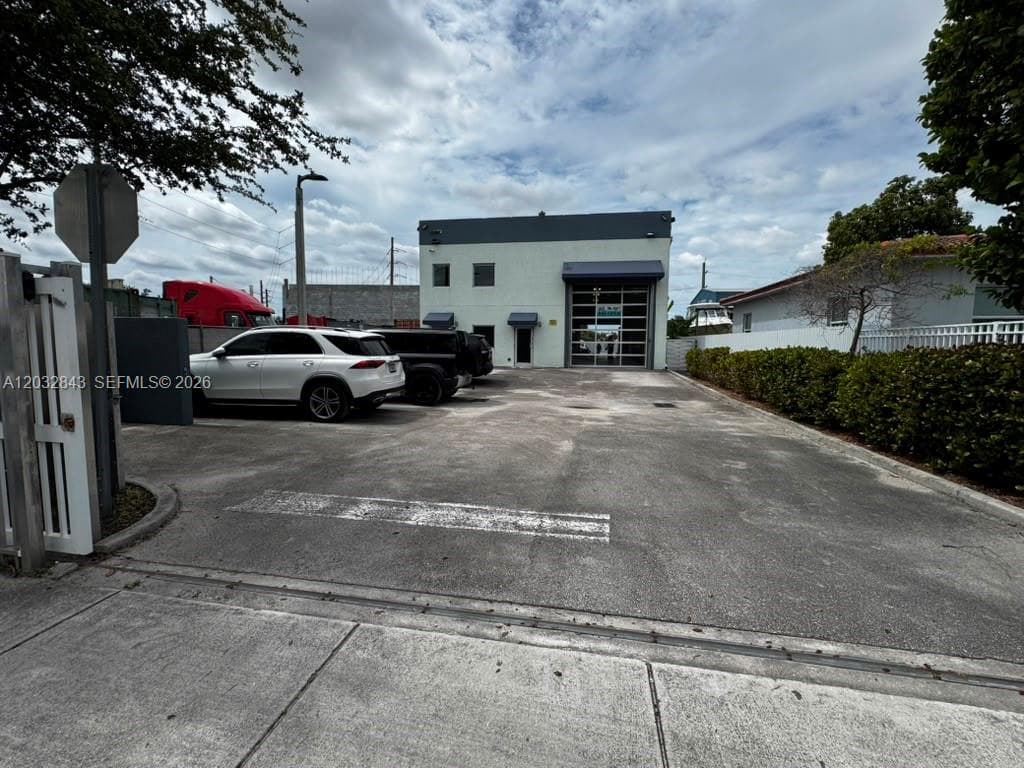 10810 NW 22nd St, Sweetwater FL 33172 photo 2