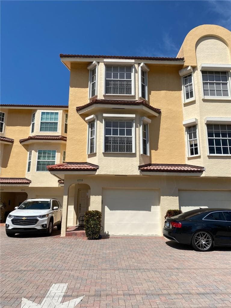 4230 N Ocean Drive, Hollywood FL 33019 photo 3