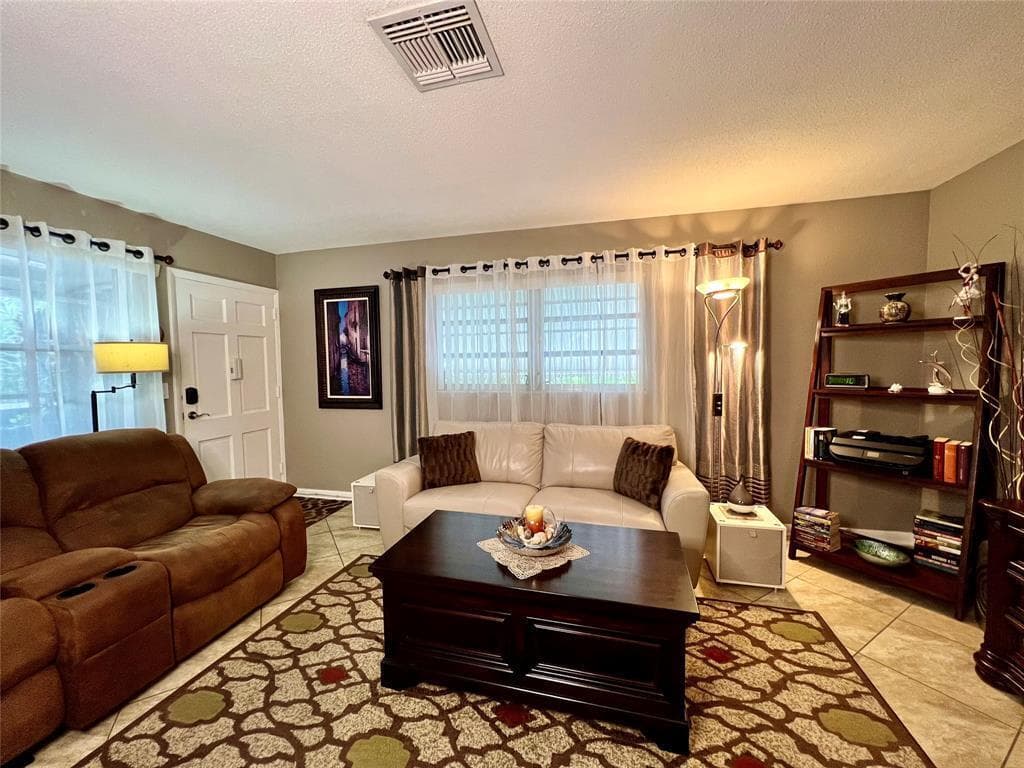 160 NE 8th Avenue # 1b, Hallandale Beach FL 33009 photo 3