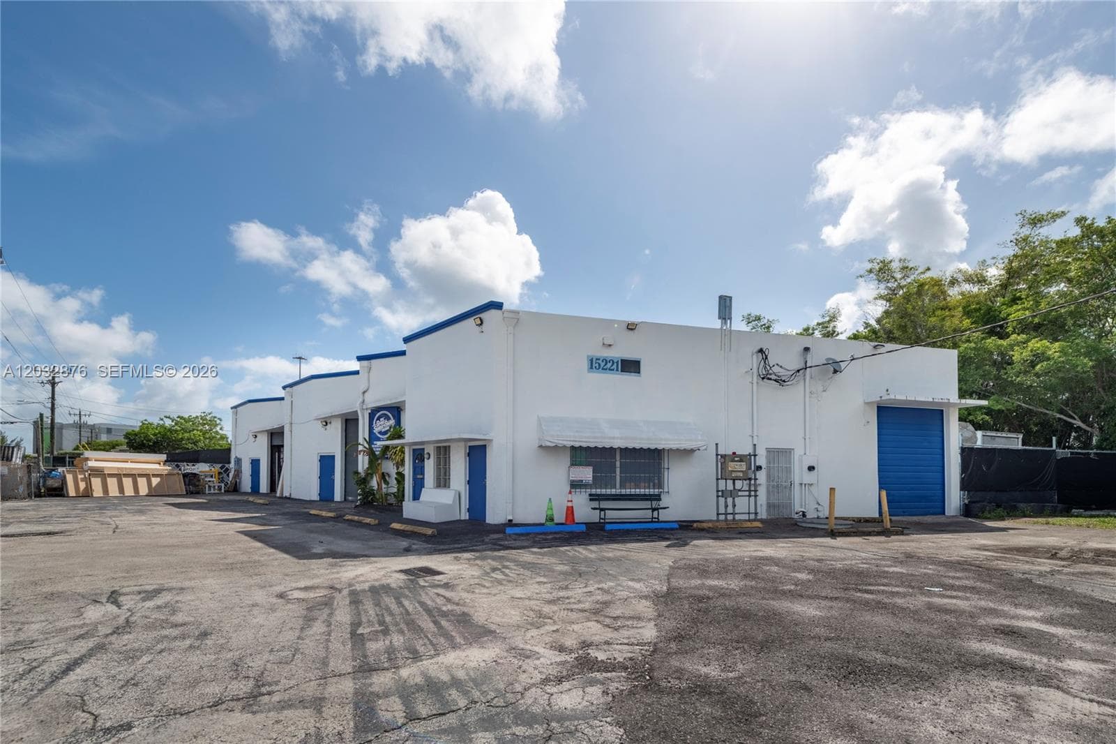15221 NE 21st Ave, North Miami Beach FL 33162 photo 2