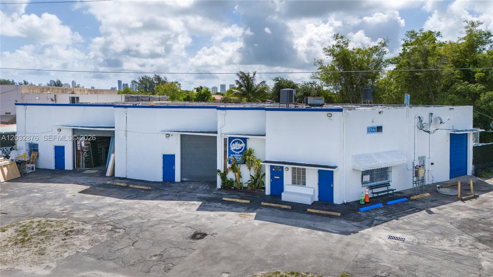 15221 NE 21st Ave, North Miami Beach FL 33162 photo 4