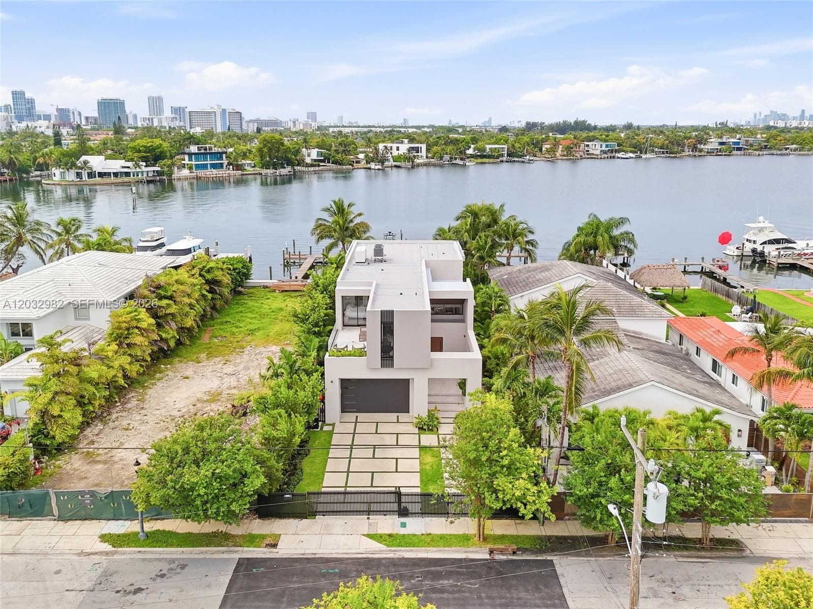 1050 Stillwater Dr, Miami Beach FL 33141 photo 3