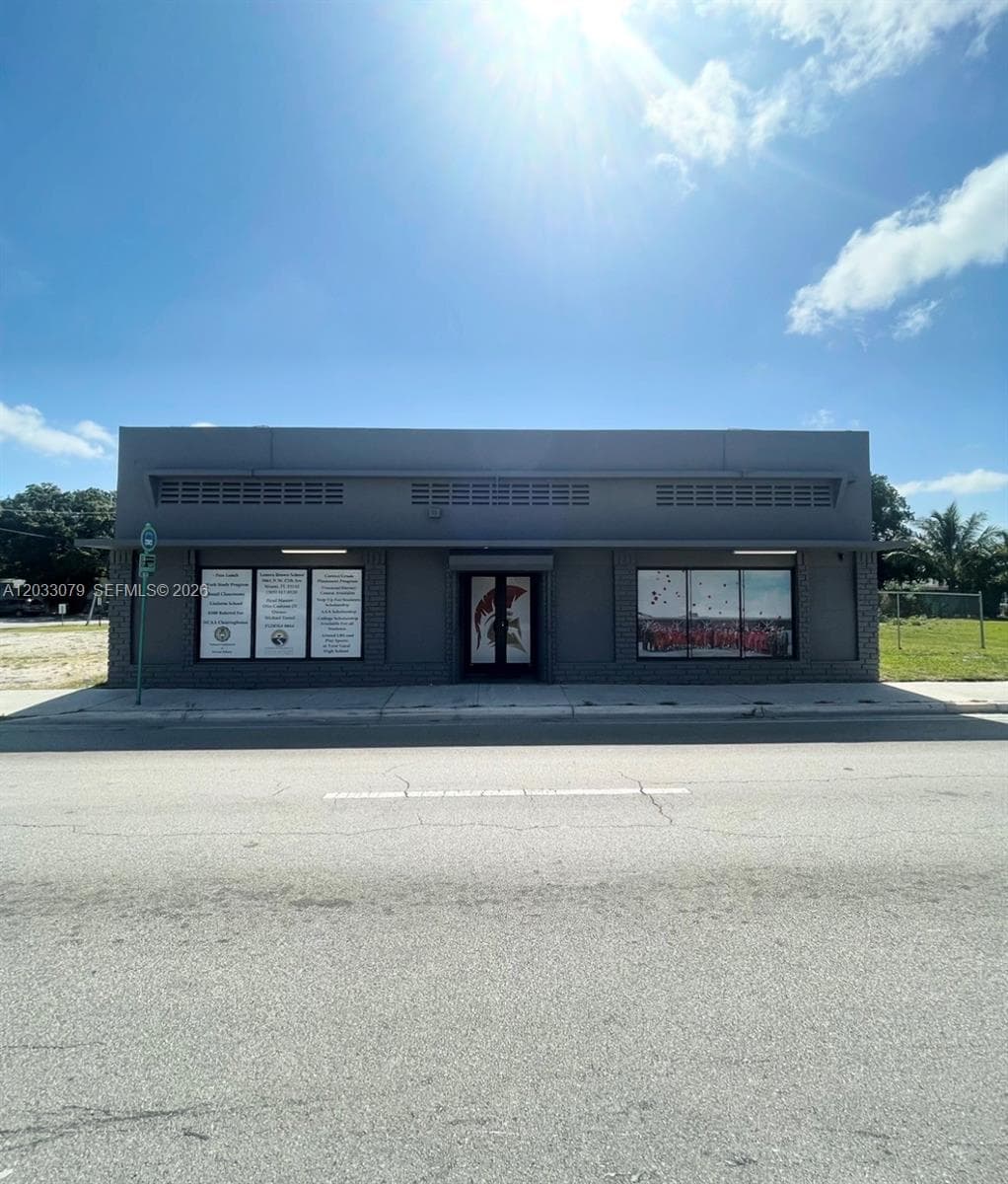 5851 NW 17th Ave, Miami FL 33142 photo 2