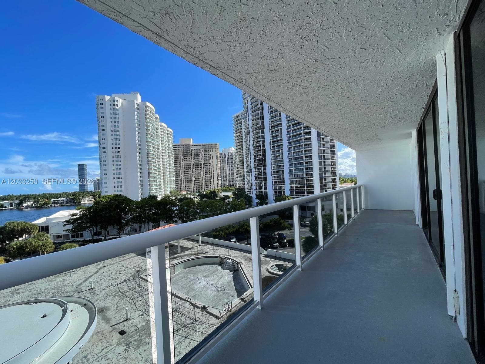 20505 E Country Club Dr # 734, Aventura FL 33180 photo 4