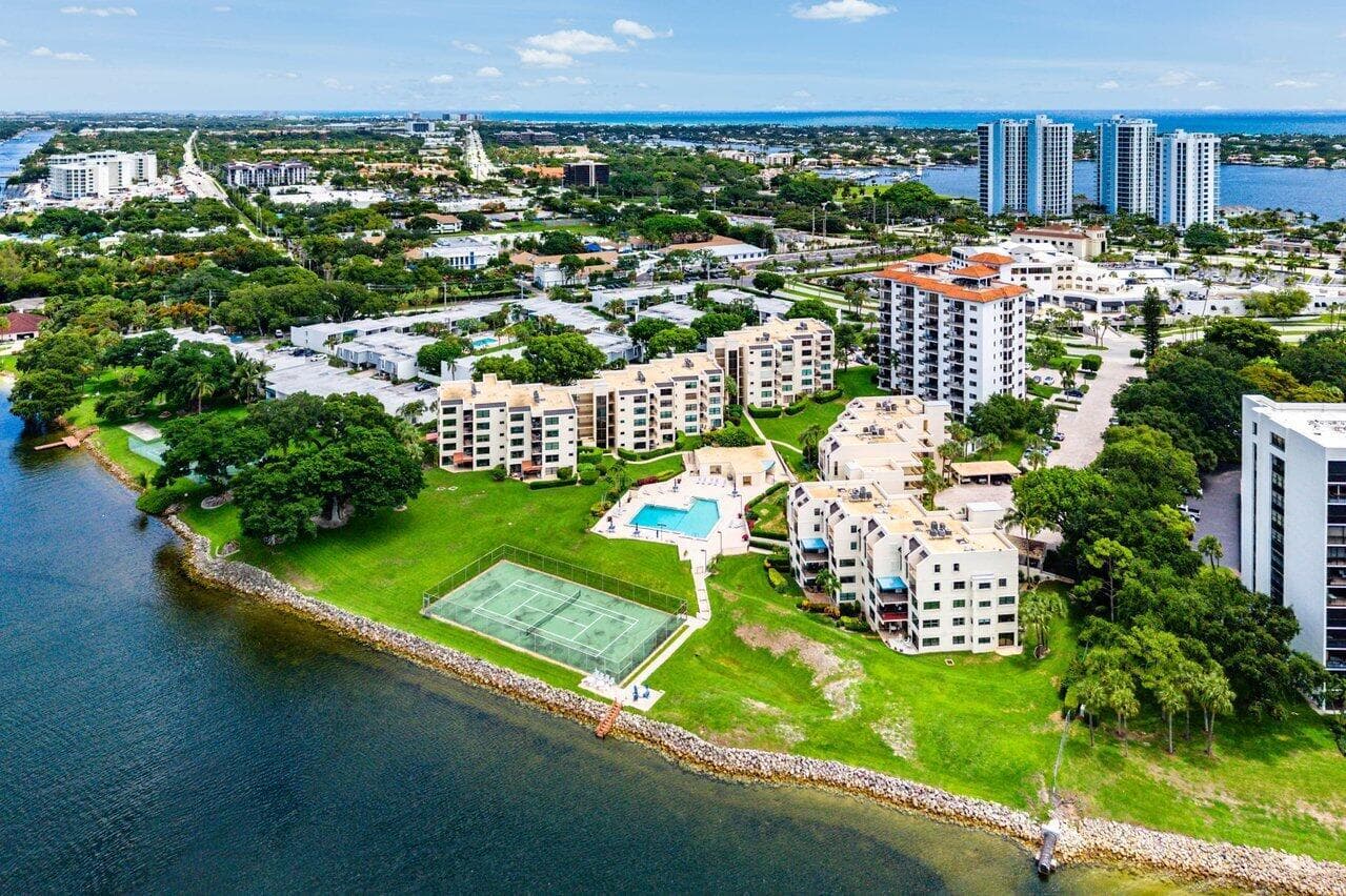 372 Golfview Road # 101, North Palm Beach FL 33408 photo 3