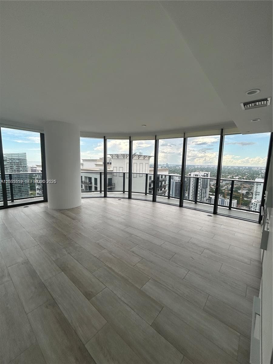 55 SW 9th St # 3506, Miami FL 33130 photo 2