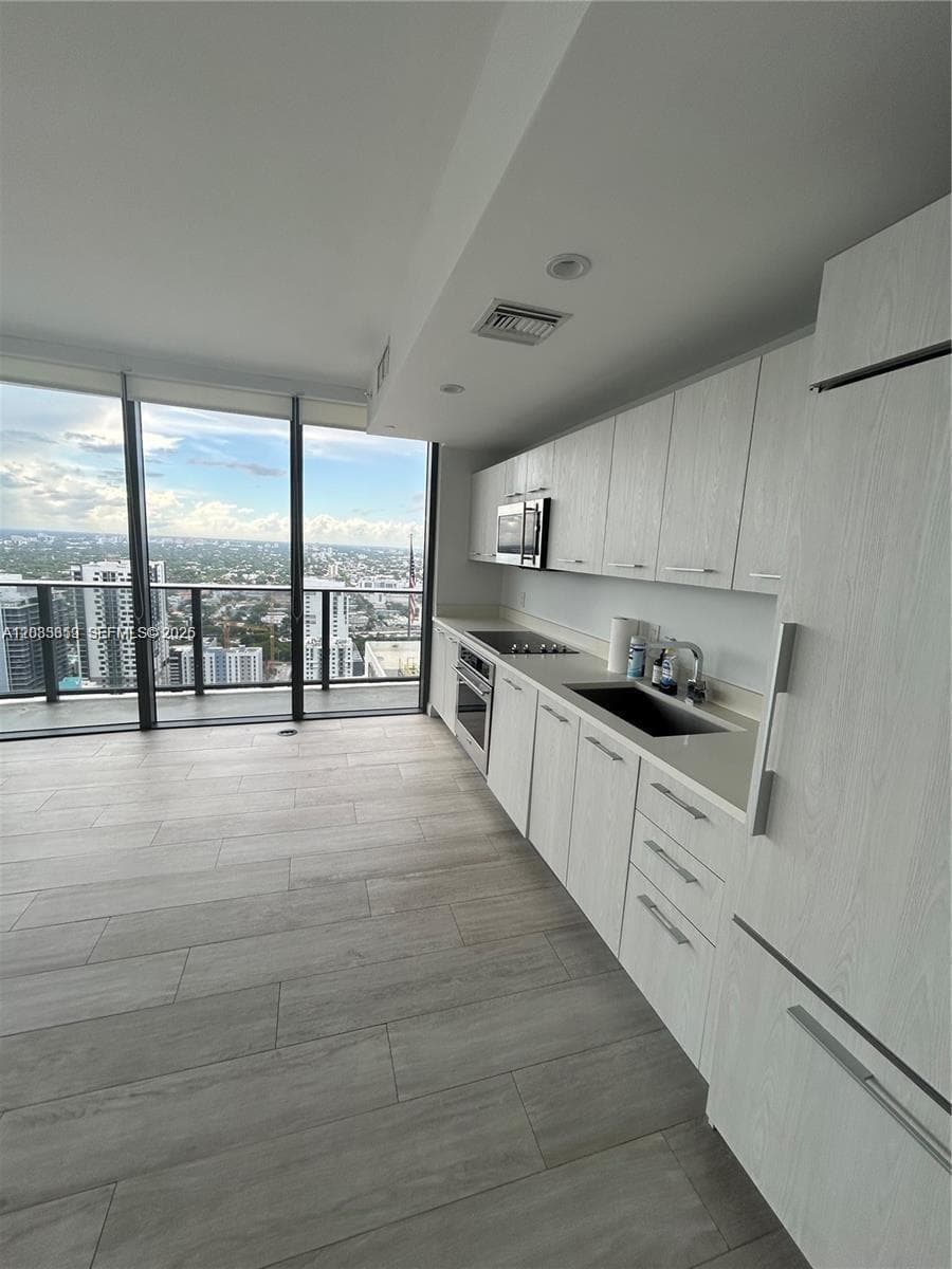 55 SW 9th St # 3506, Miami FL 33130 photo 3