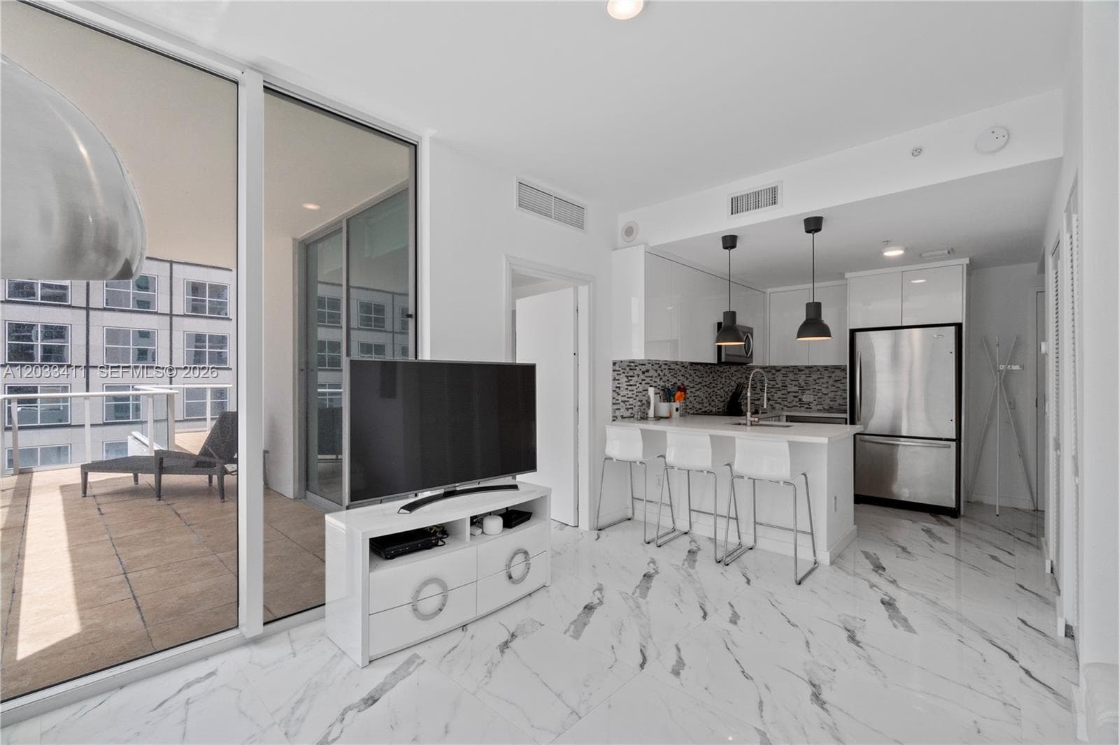 300 S Biscayne Blvd # 1411, Miami FL 33131 photo 2