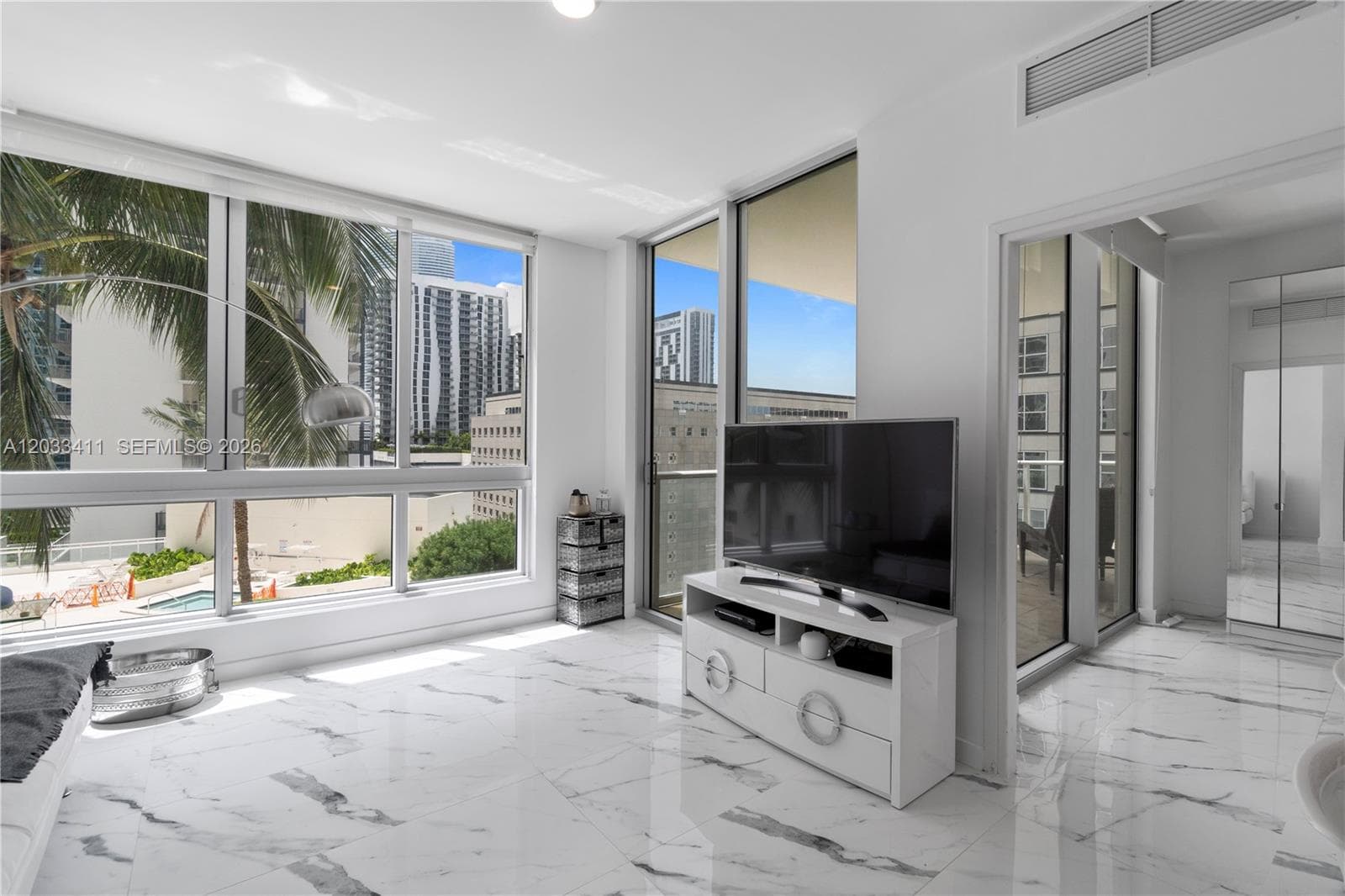 300 S Biscayne Blvd # 1411, Miami FL 33131 photo 3