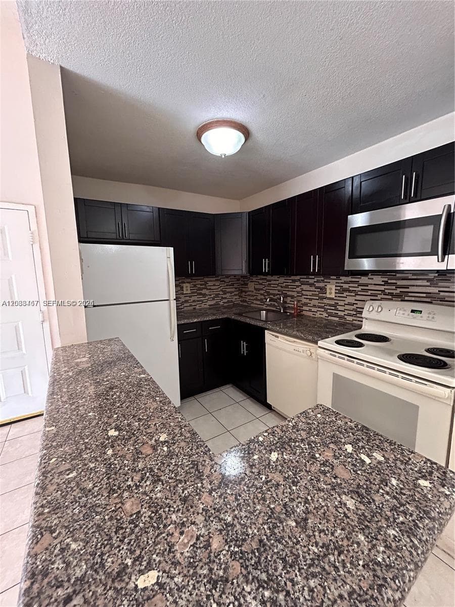15630 SW 80th St # I-305, Miami, FL 33193 photo 2