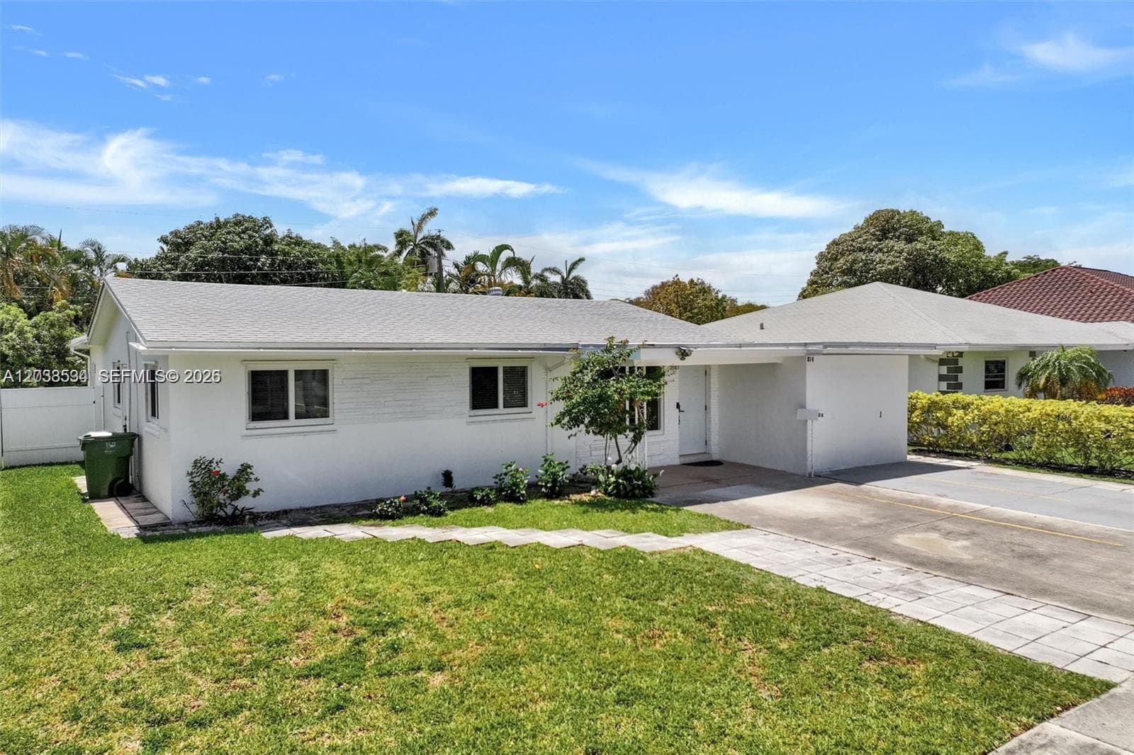 814 NE 4th St, Hallandale Beach FL 33009 photo 2