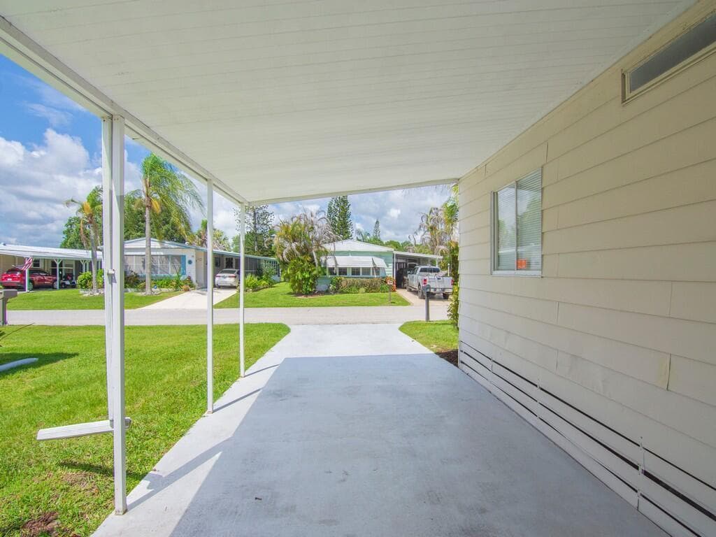 78 W Caribbean, Port St. Lucie FL 34952 photo 5