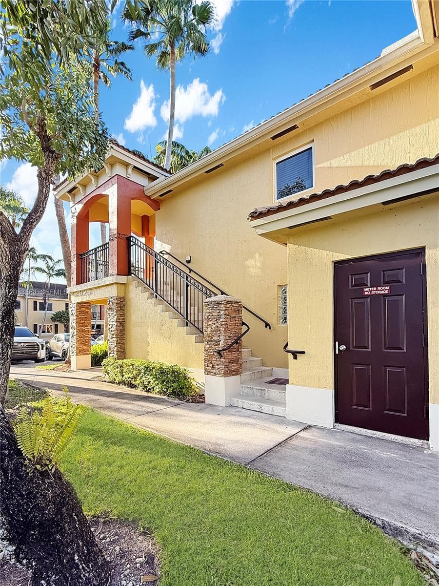 945 NE 34th Ave # 204, Homestead FL 33033 photo 2