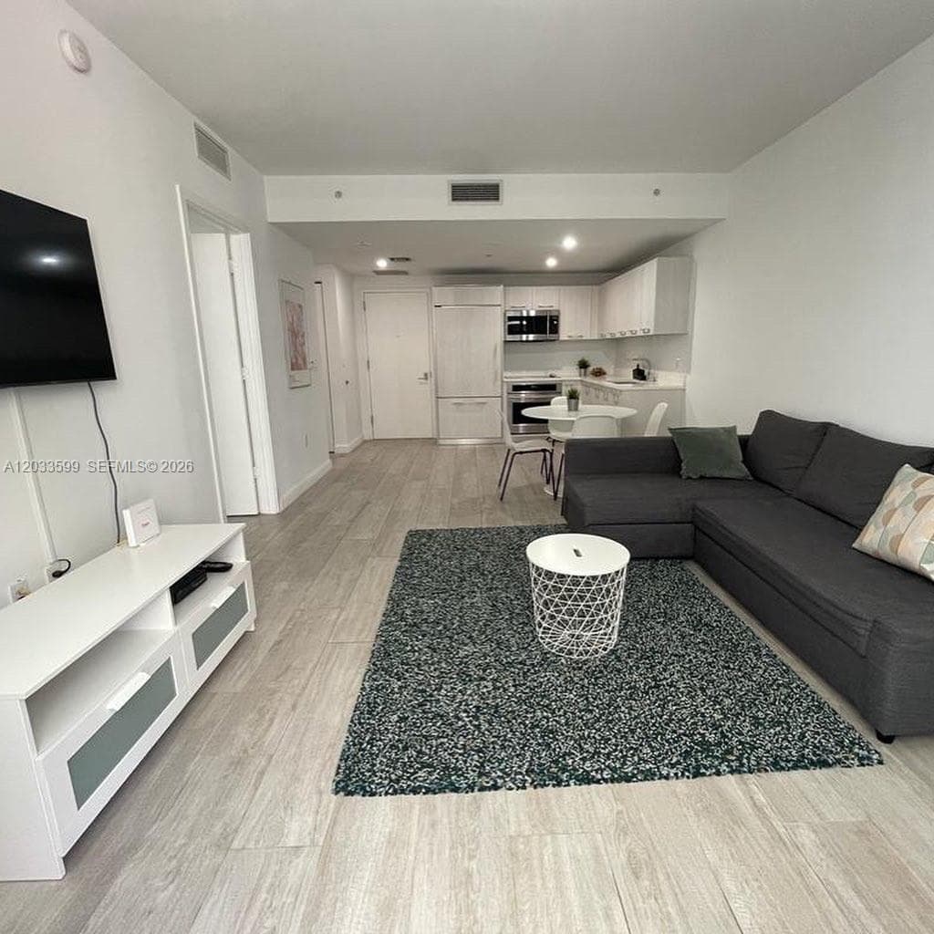 45 SW 9th St # 1407, Miami FL 33130 photo 3