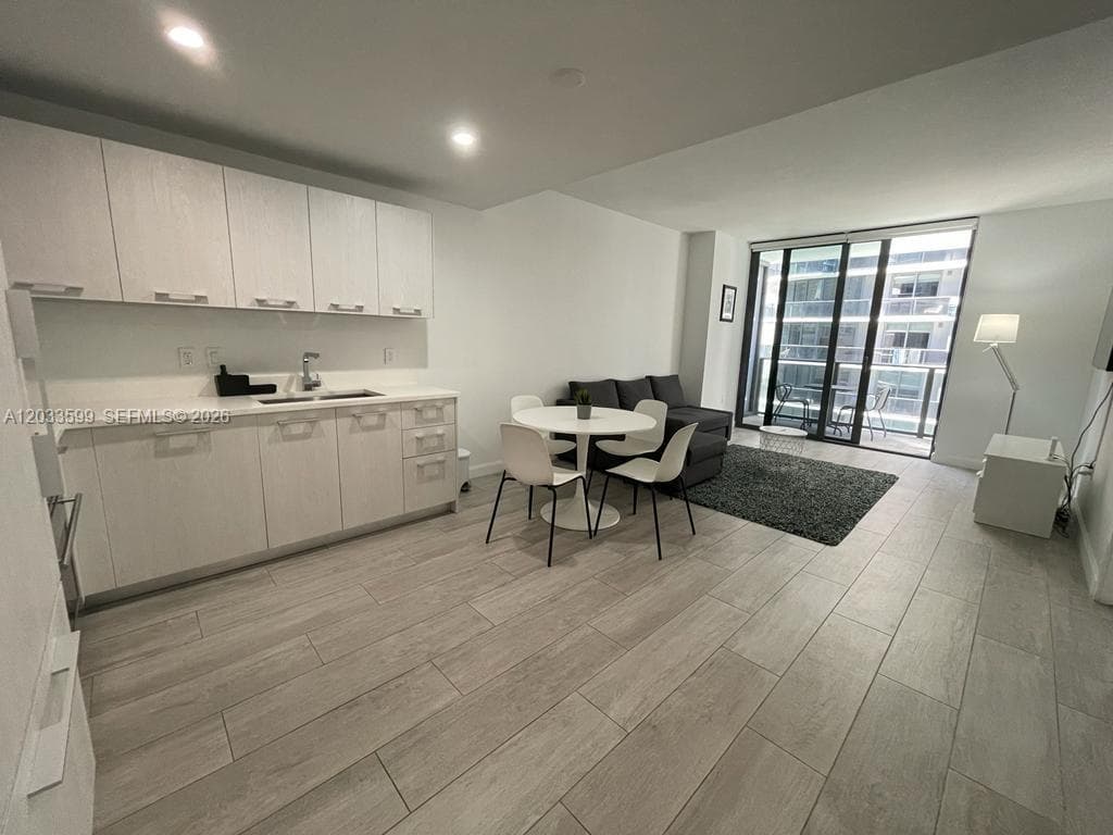 45 SW 9th St # 1407, Miami FL 33130 photo 5