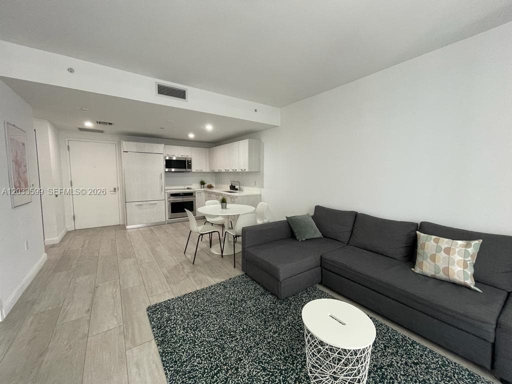 45 SW 9th St # 1407, Miami FL 33130 photo 4
