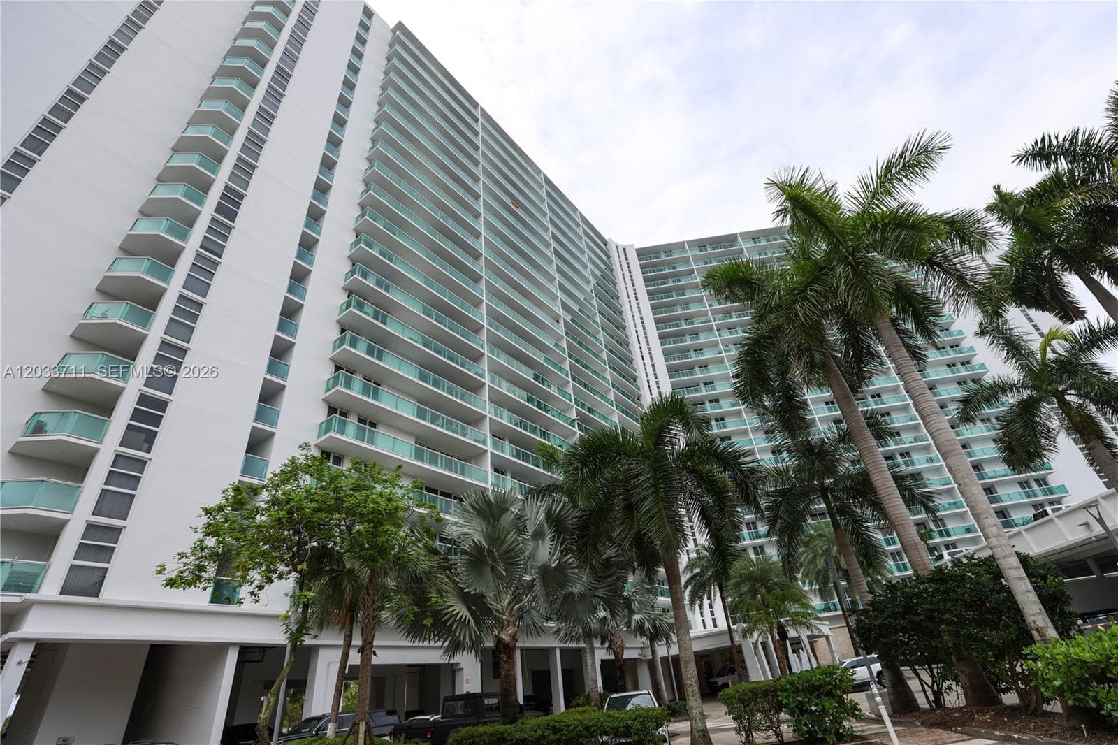 100 Bayview Dr # 527, Sunny Isles Beach FL 33160 photo 2