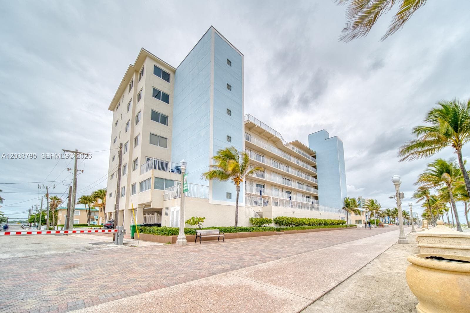 300 Oregon St # 507, Hollywood FL 33019 photo 4