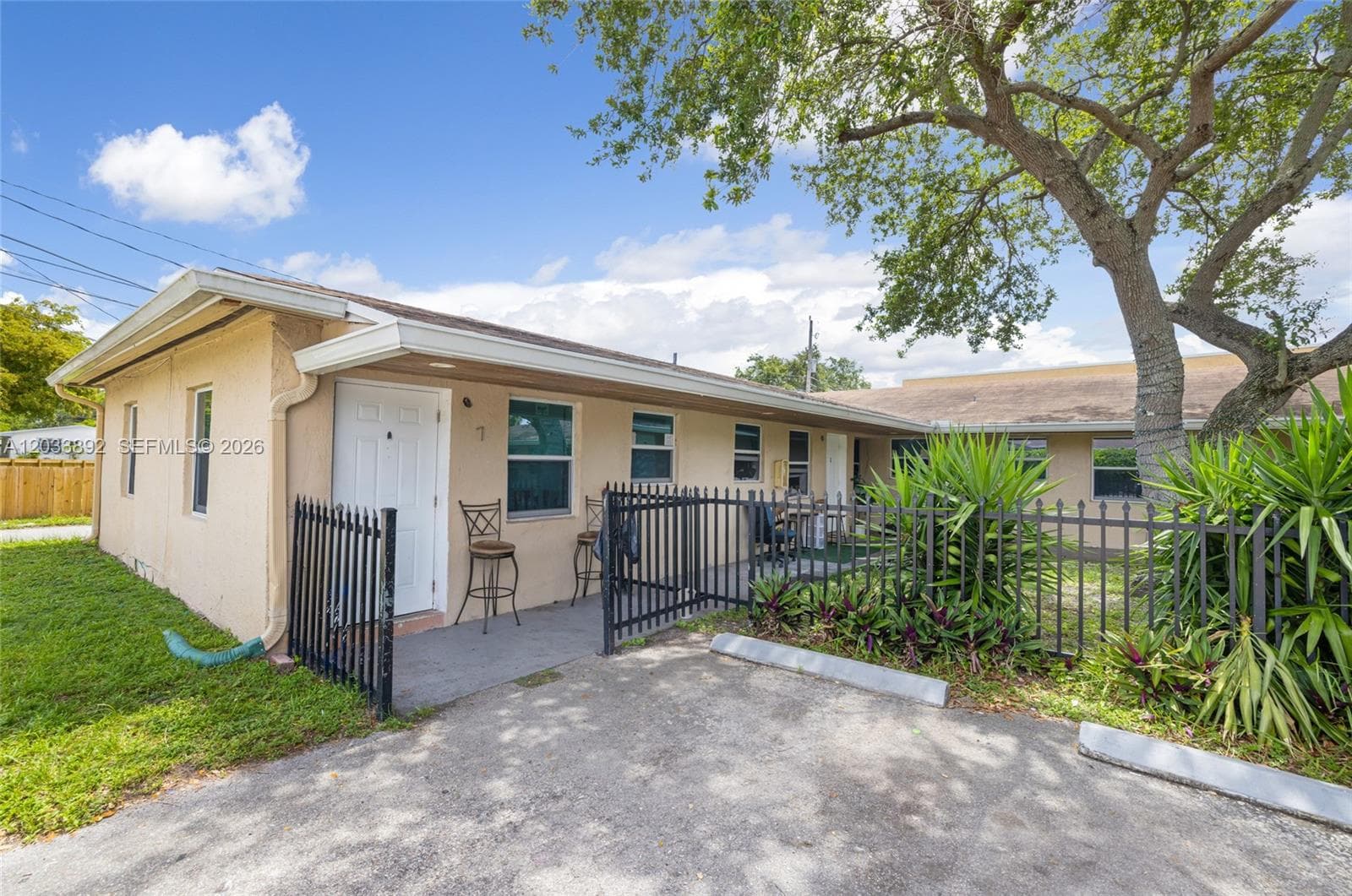 2247 Simms St, Hollywood FL 33020 photo 2