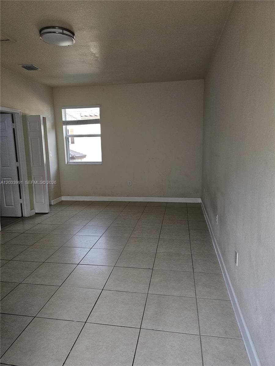 17066 SW 95th Ter, Miami FL 33196 photo 2