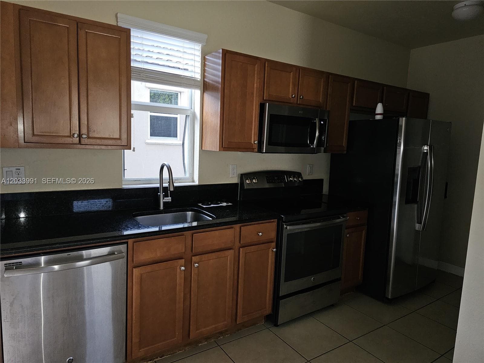 17066 SW 95th Ter, Miami FL 33196 photo 3