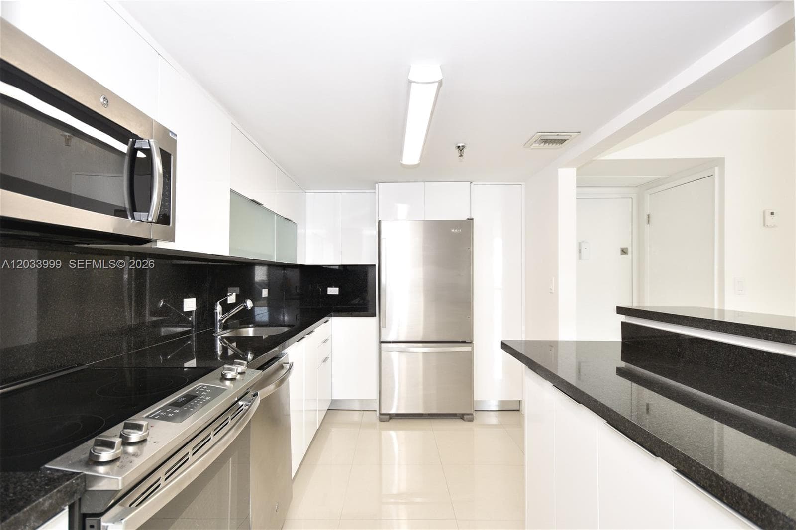 20505 E Country Club Dr # 237, Aventura FL 33180 photo 4