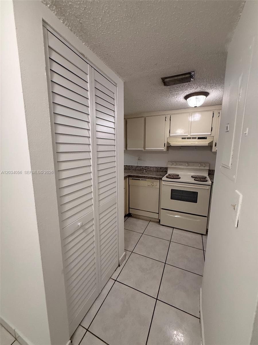 9917 W Okeechobee Rd # 3-510, Hialeah Gardens FL 33016 photo 3