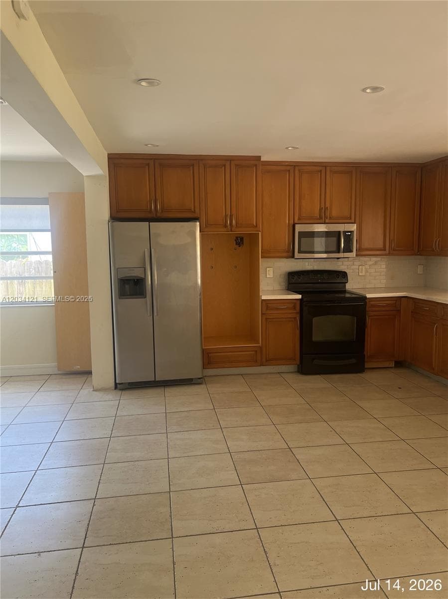 18715 NE 18th Ave, Miami, FL 33179 photo 4