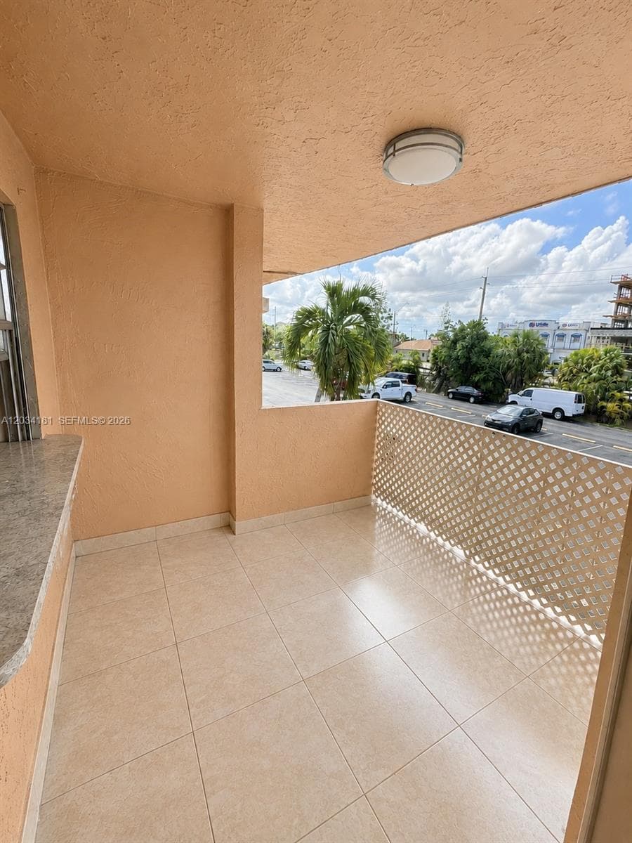 6850 W 14th Ct # A28, Hialeah FL 33014 photo 2