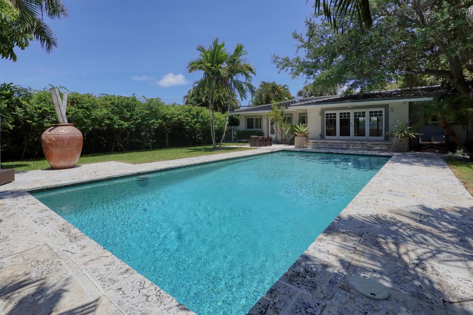 1635 Seabreeze Boulevard, Fort Lauderdale FL 33316 photo 2