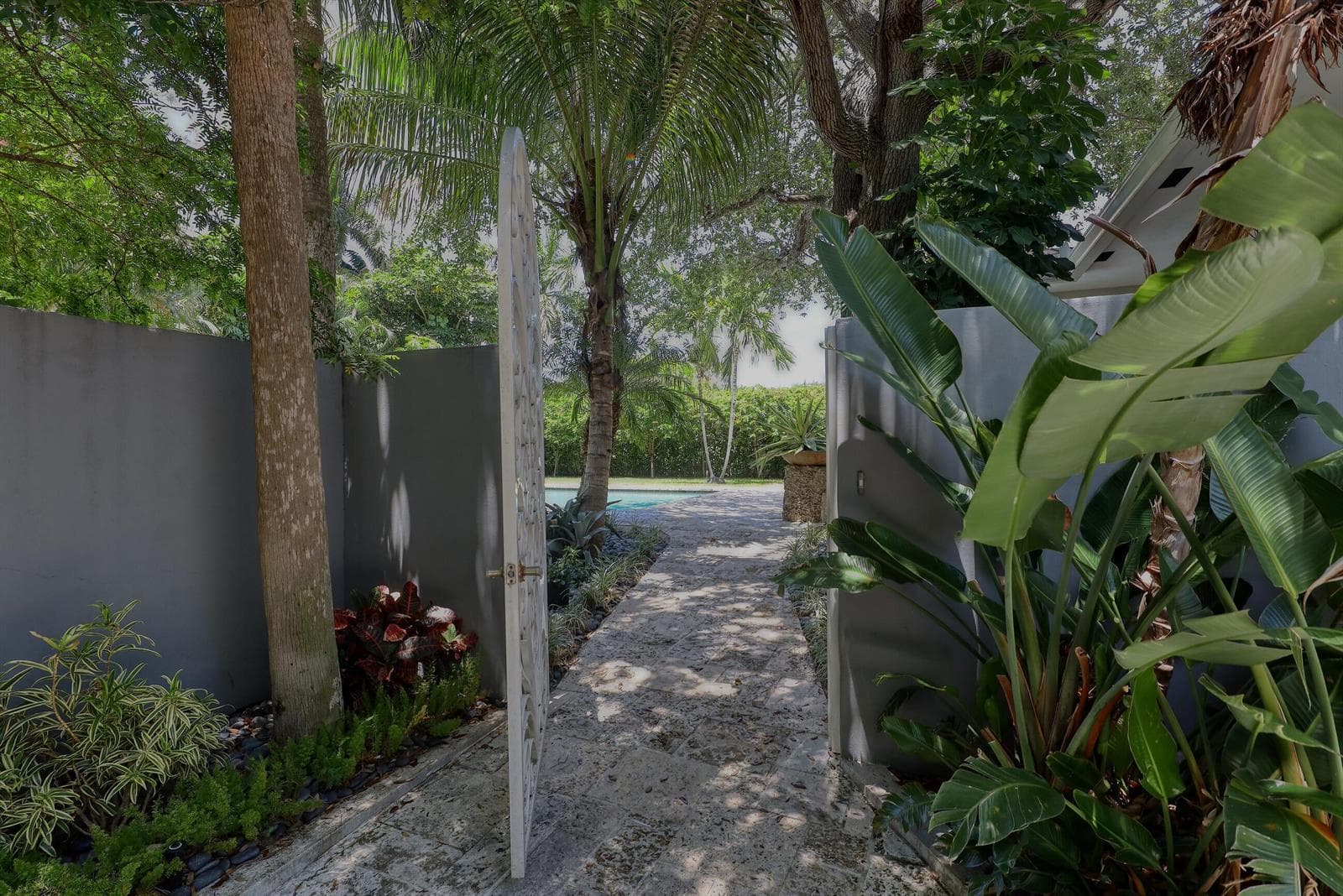 1635 Seabreeze Boulevard, Fort Lauderdale FL 33316 photo 3