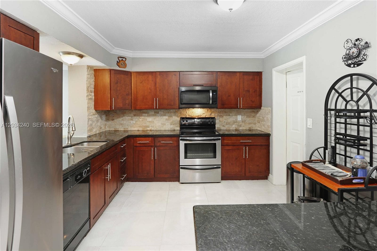 1324 Washington St, Hollywood FL 33019 photo 3