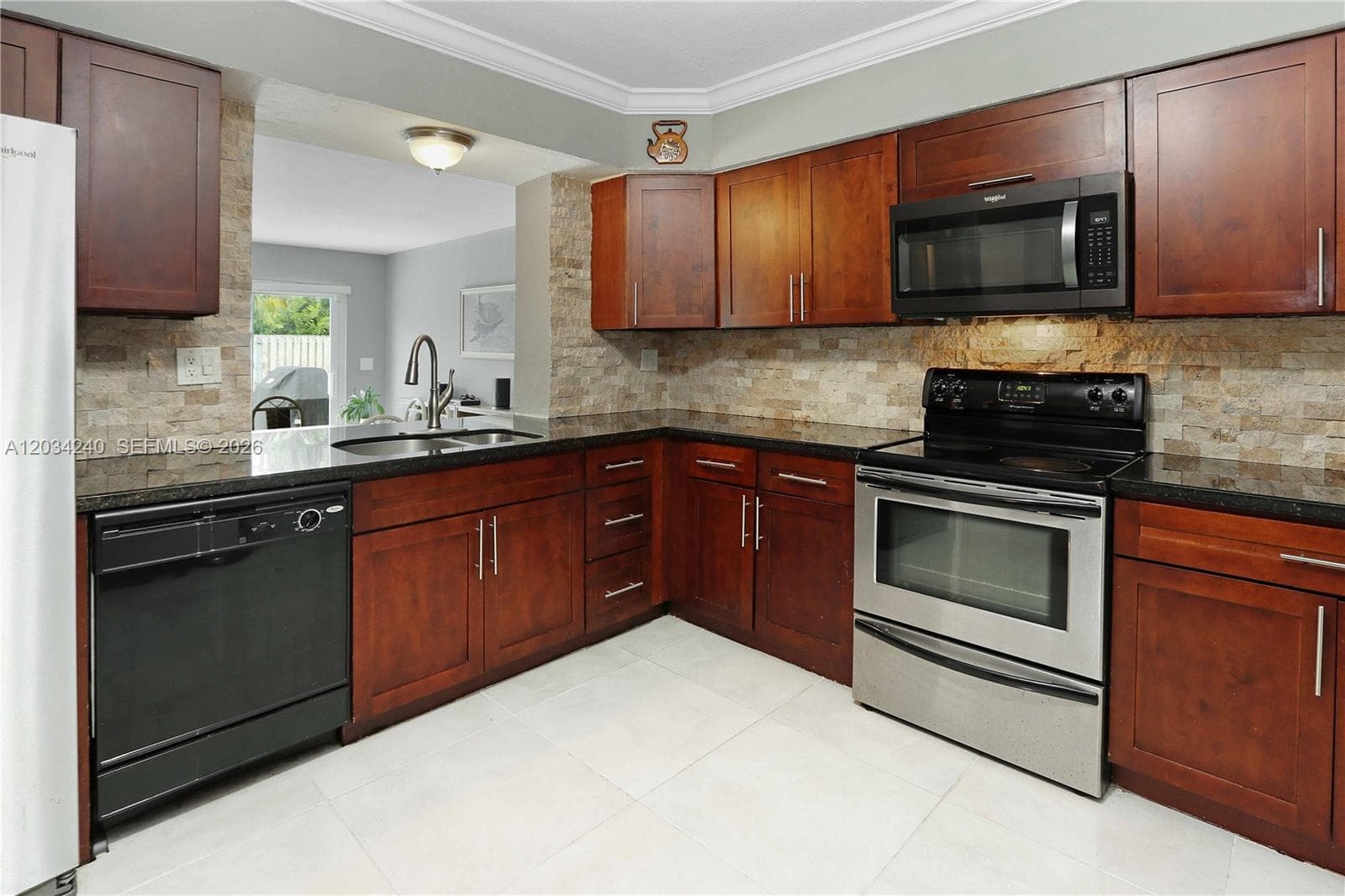 1324 Washington St, Hollywood FL 33019 photo 4
