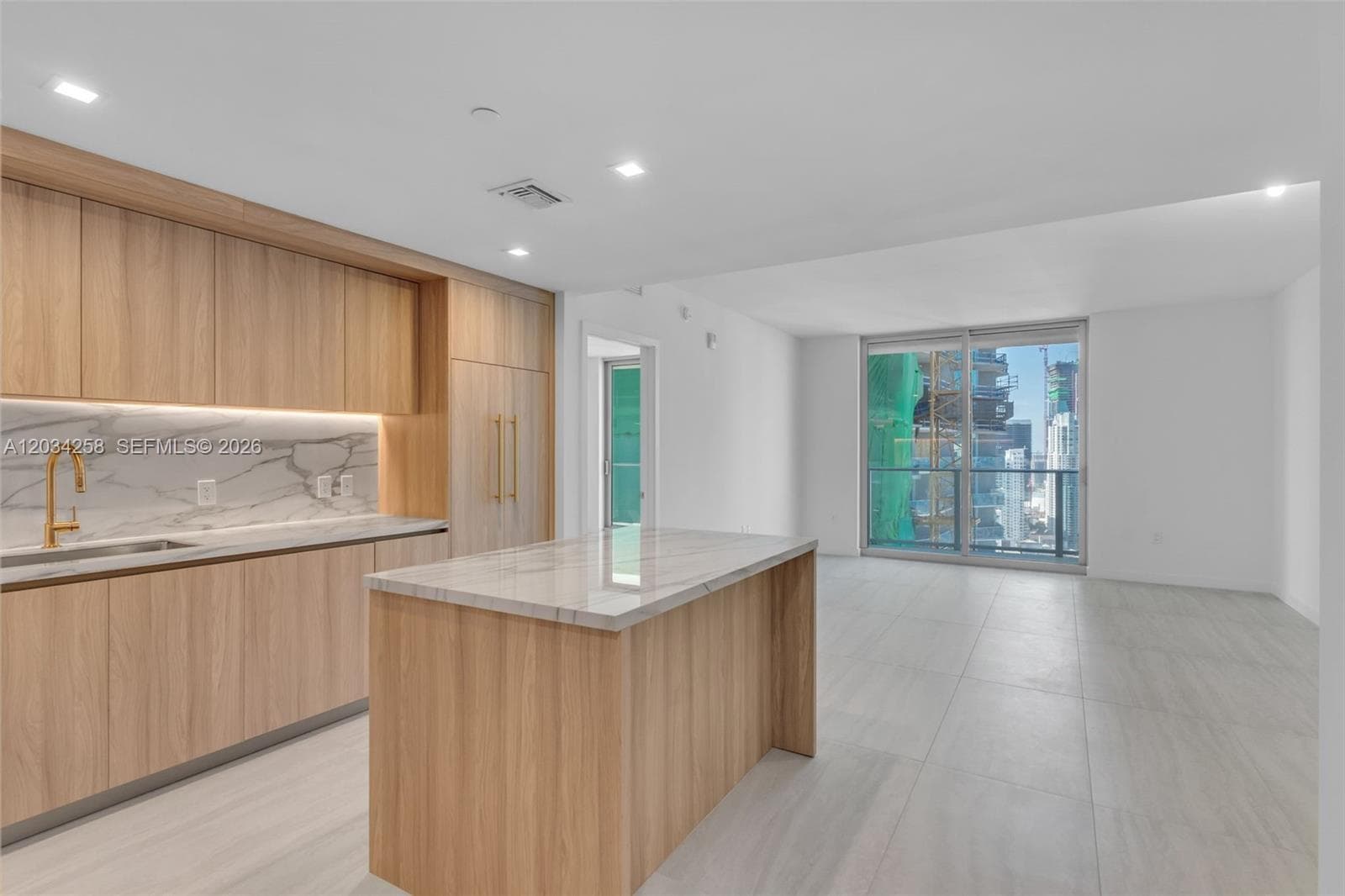 77 SE 5 th st # PH03, Miami, FL 33131 photo 4