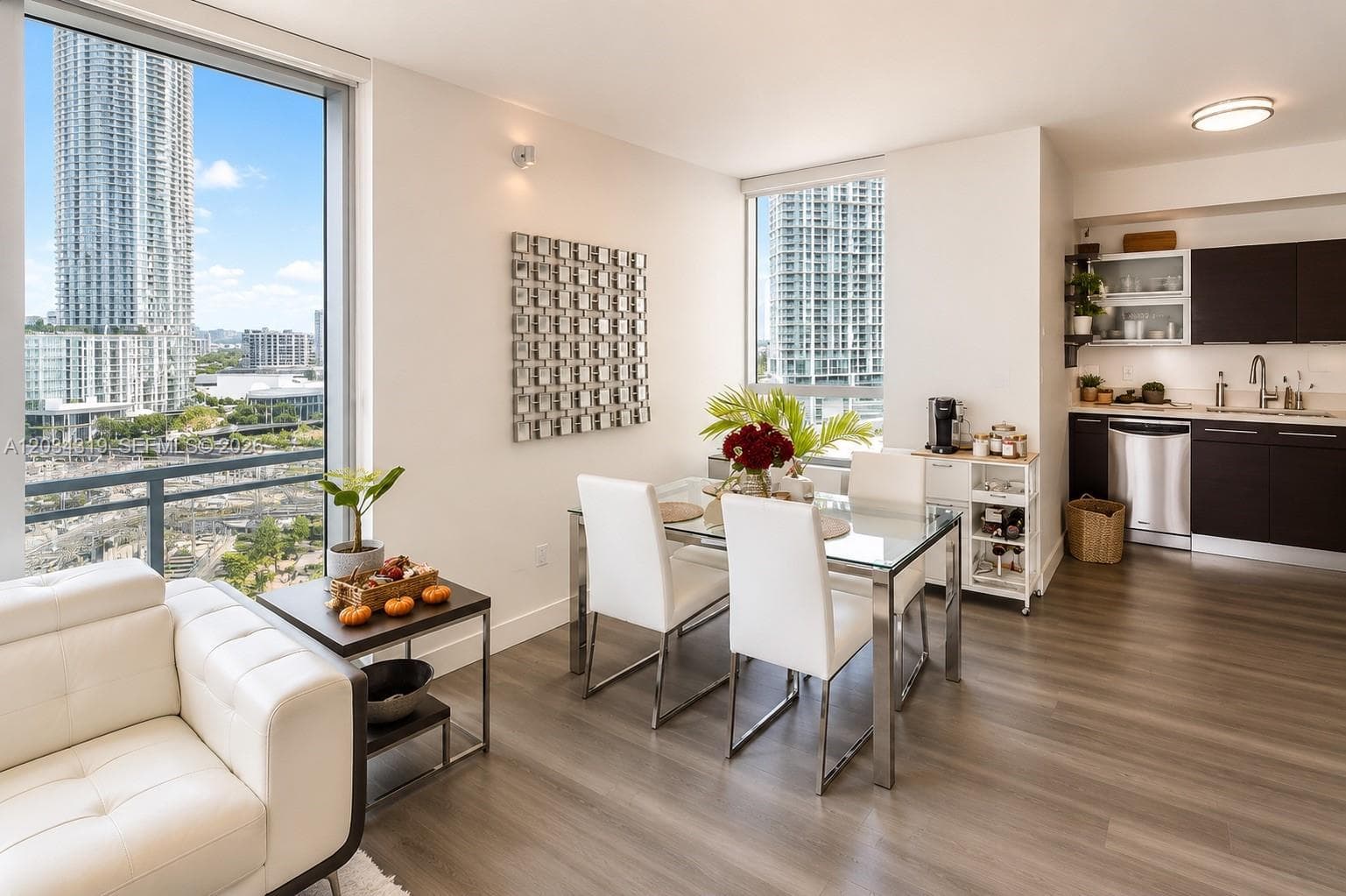 90 SW 3rd St # 1413, Miami FL 33130 photo 2