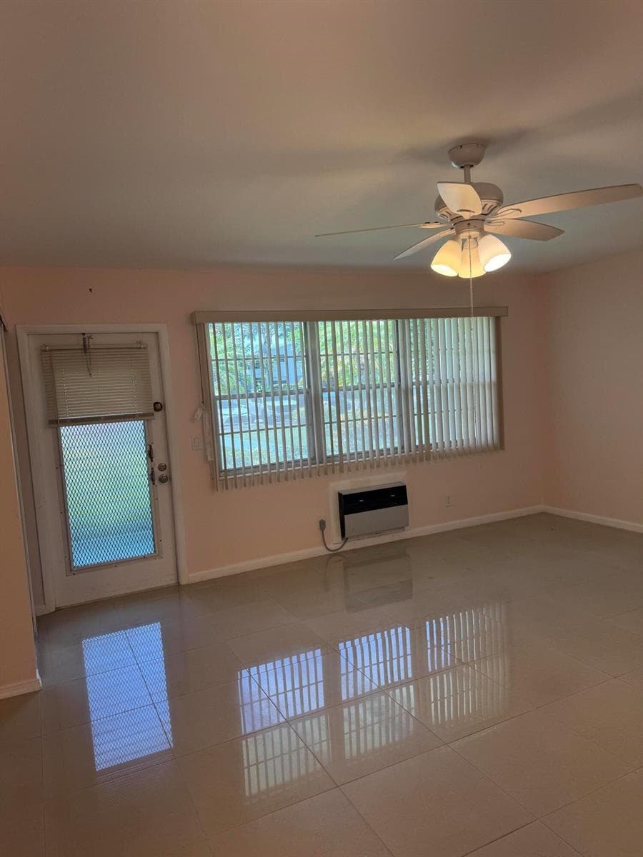 463 Tilford V # 463, Deerfield Beach FL 33442 photo 5