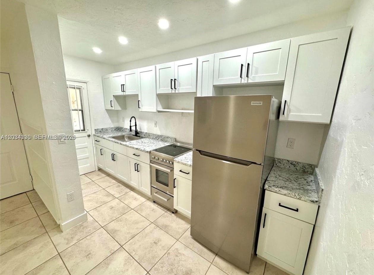 550 SW 10th St # 6, Miami FL 33130 photo 3