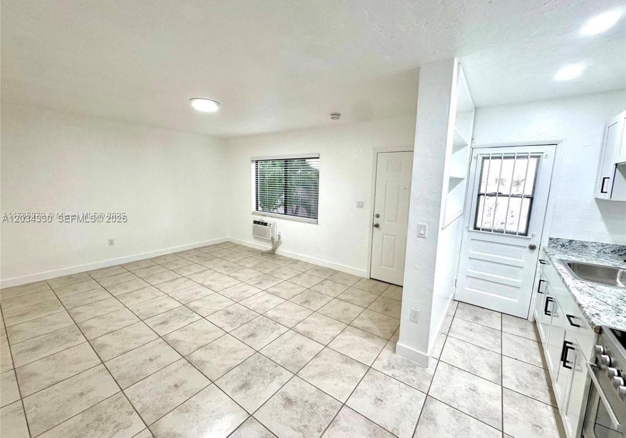 550 SW 10th St # 6, Miami FL 33130 photo 5