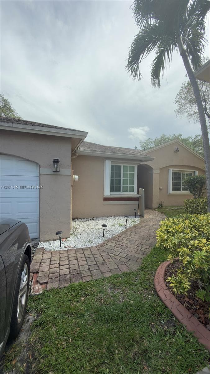 11727 NW 12th St, Pembroke Pines FL 33026 photo 2