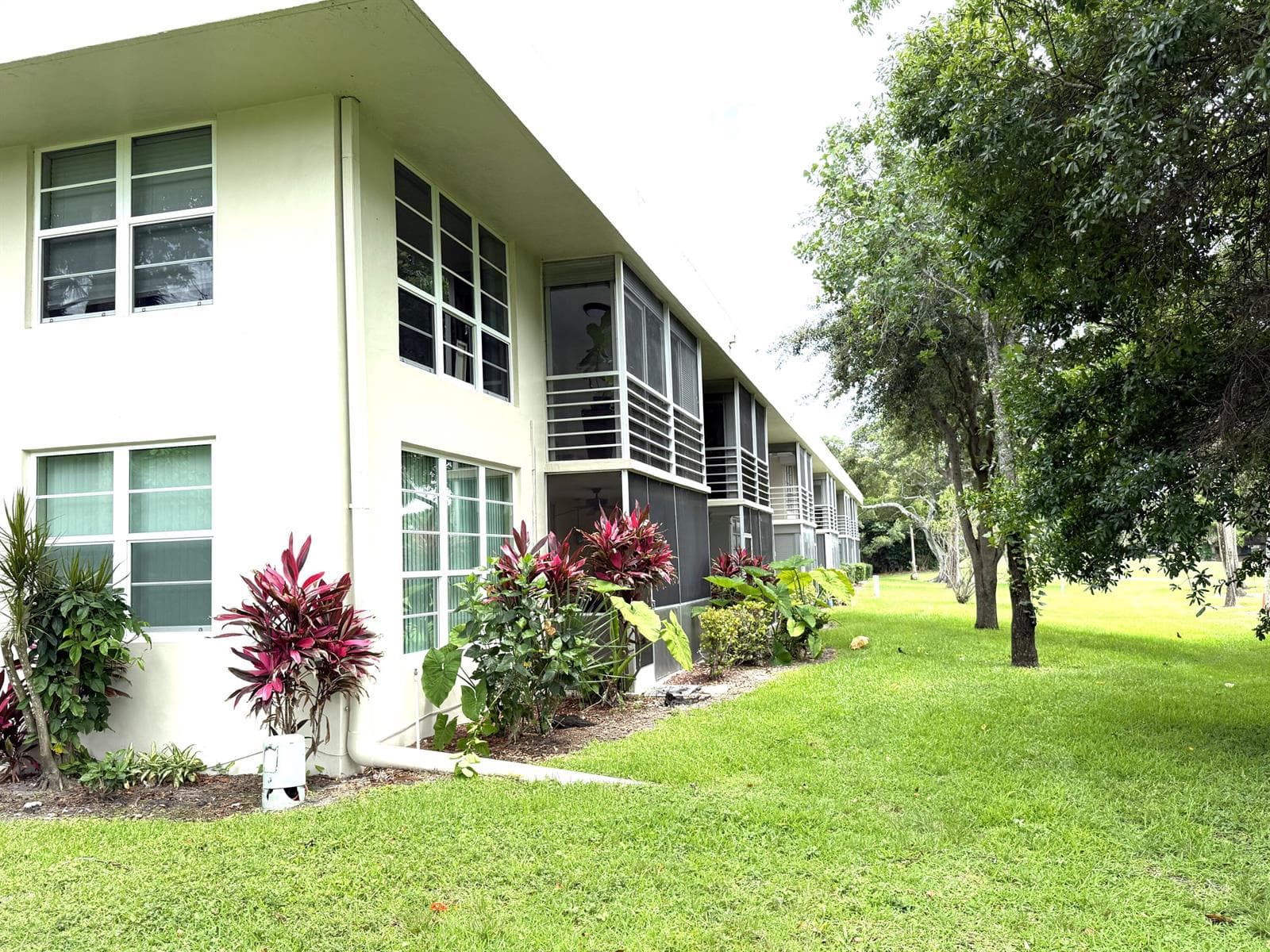 907 Cypress Terrace # 201, Pompano Beach FL 33069 photo 4