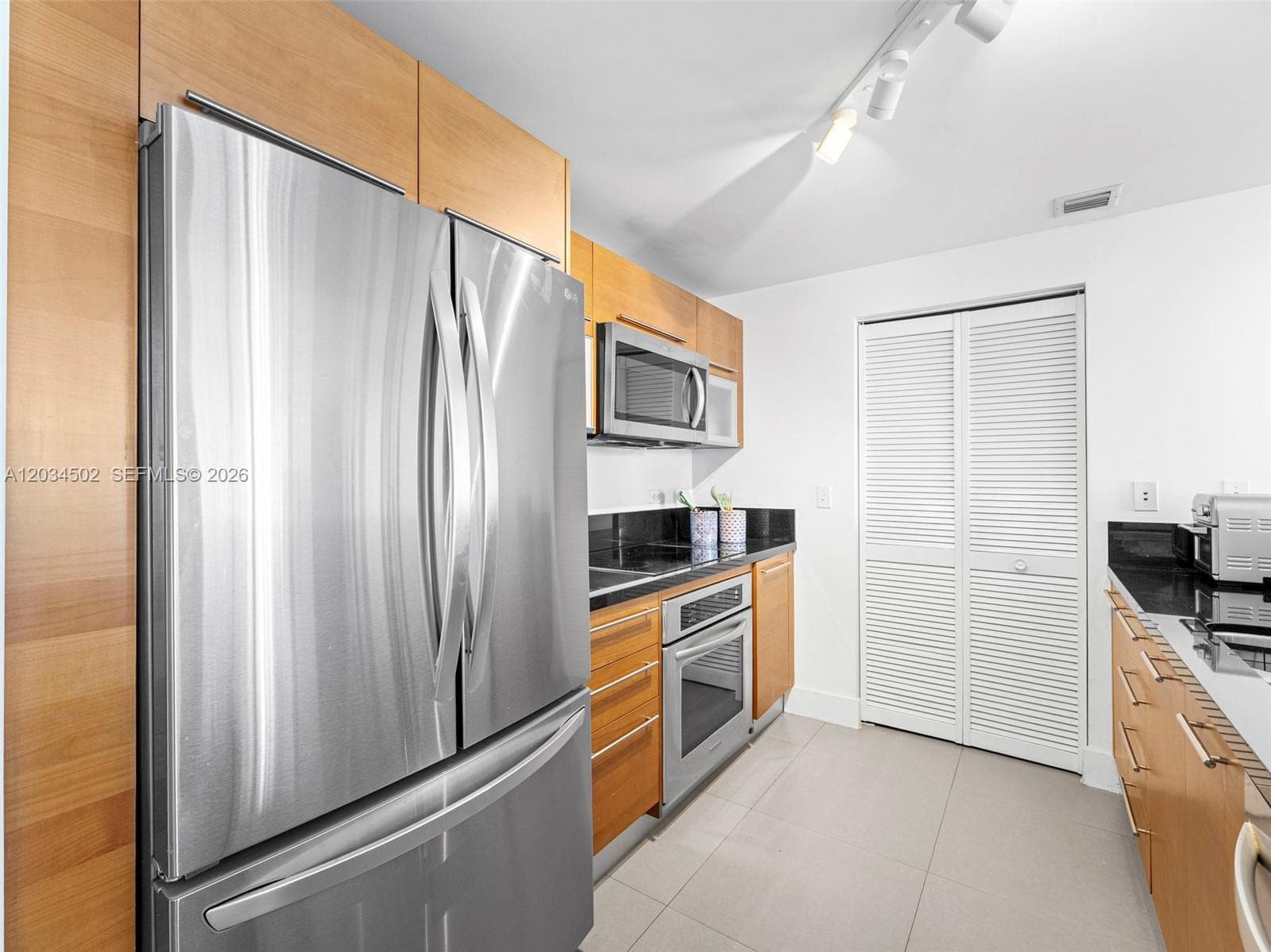 253 NE 2nd St # 1801, Miami FL 33132 photo 5