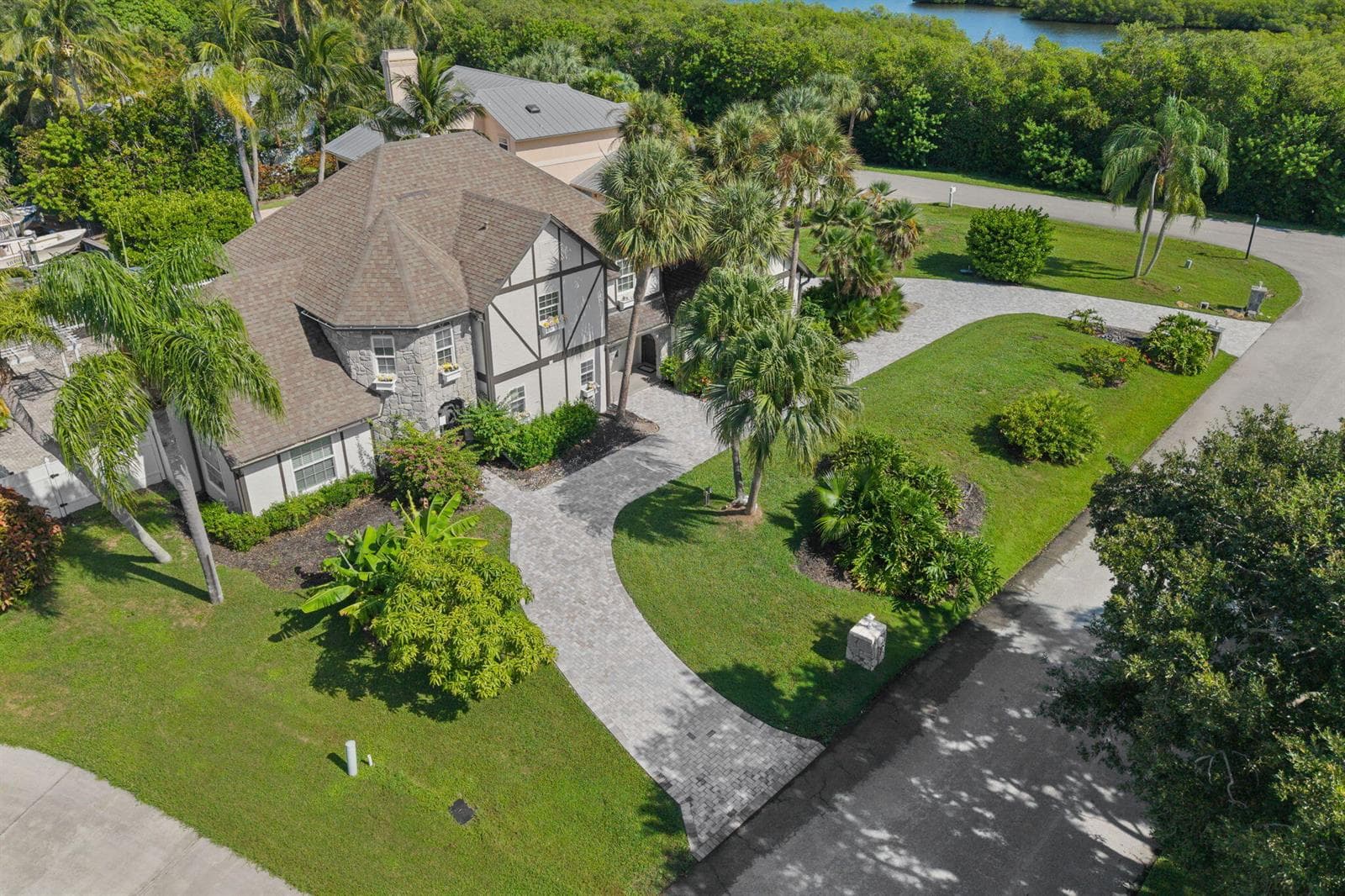 121 Queen Eugenia Court, Hutchinson Island FL 34949 photo 3
