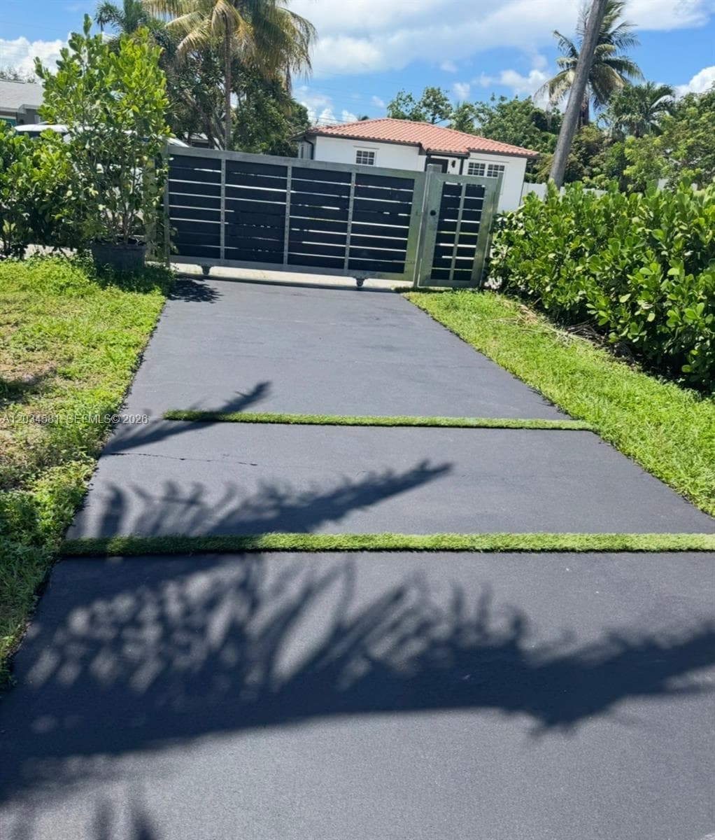 2735 Dewey St, Hollywood FL 33020 photo 4