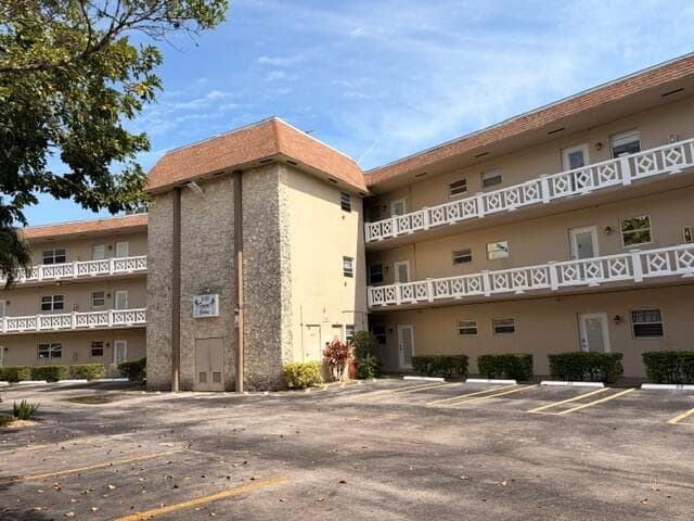 5103 NW 35th Street # 401, Lauderdale Lakes FL 33319 photo 3